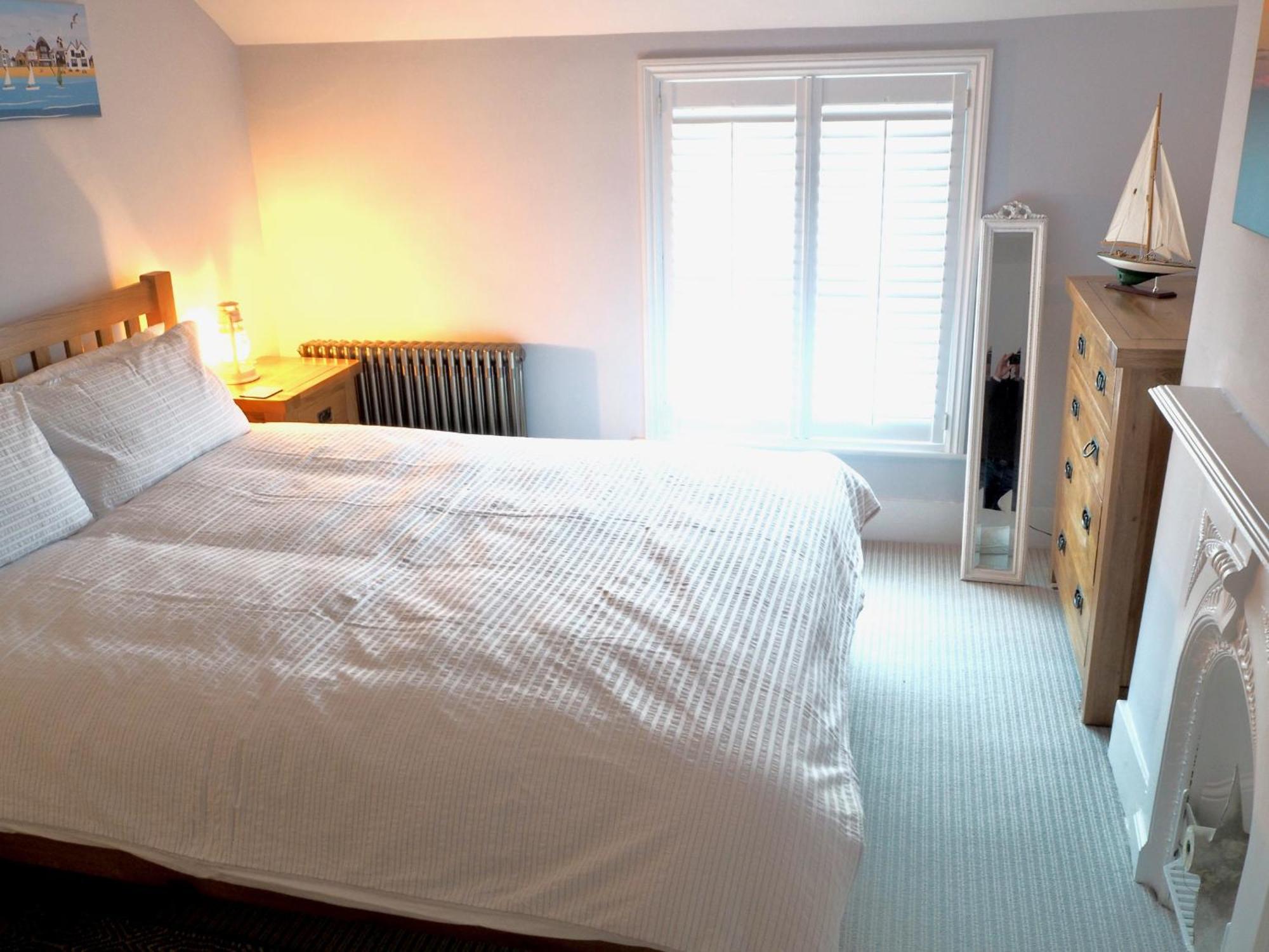 The Seaview Snug Apartment Уитстейбъл Стая снимка